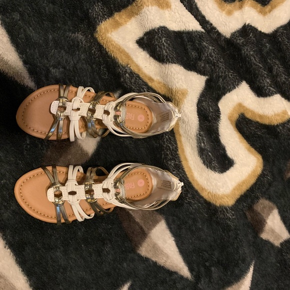 Toddler 9 shoes - Picture 2 of 3